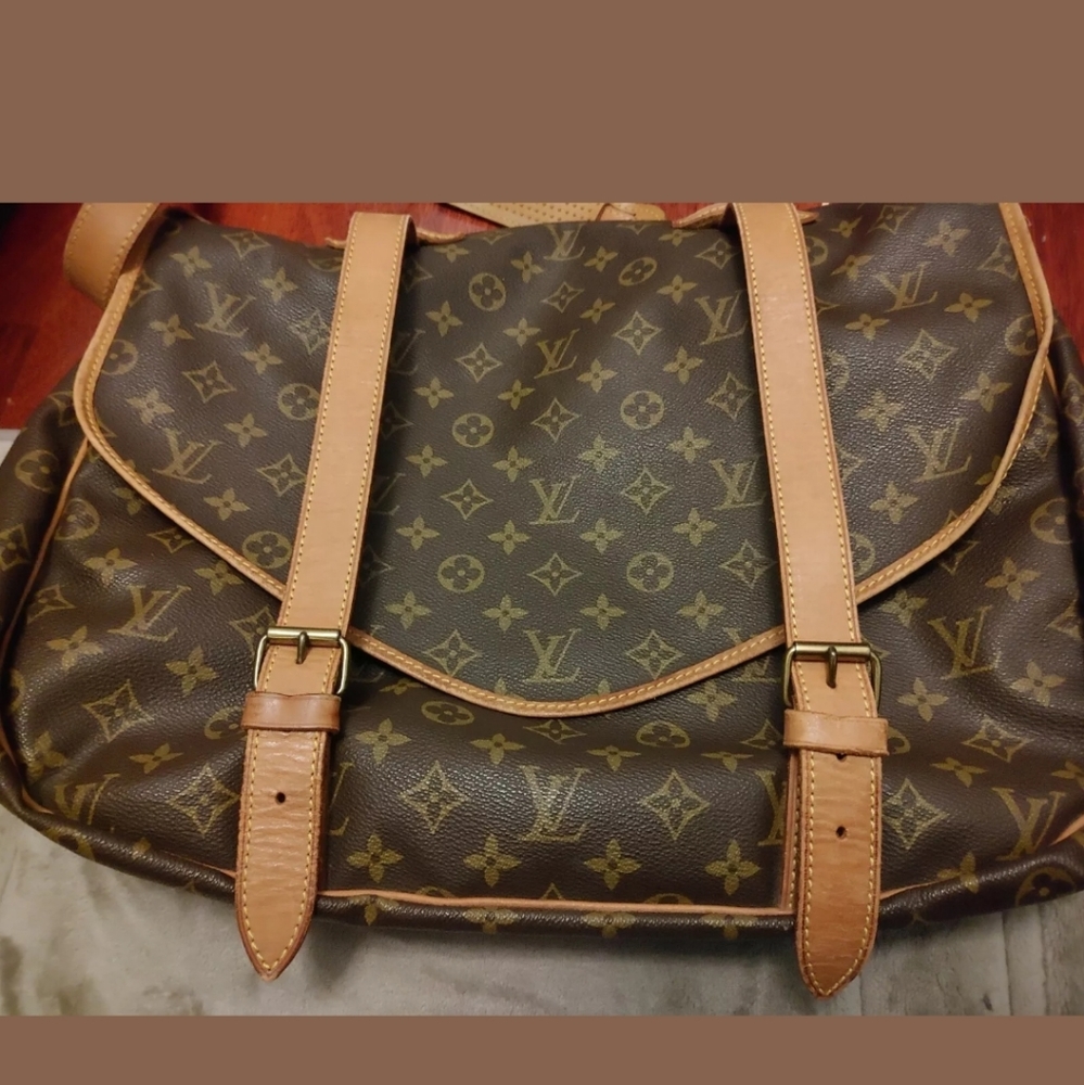 ❤SOLD❤Authentic Louis Vuitton Unisex Saumur 43